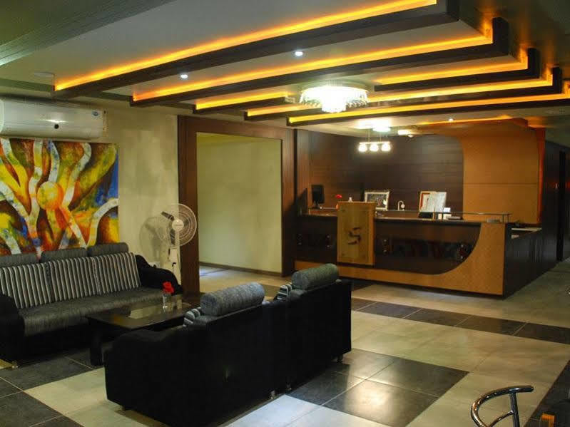 Oyo 4161 Hotel Shailly Inn Ahmadabad Zewnętrze zdjęcie